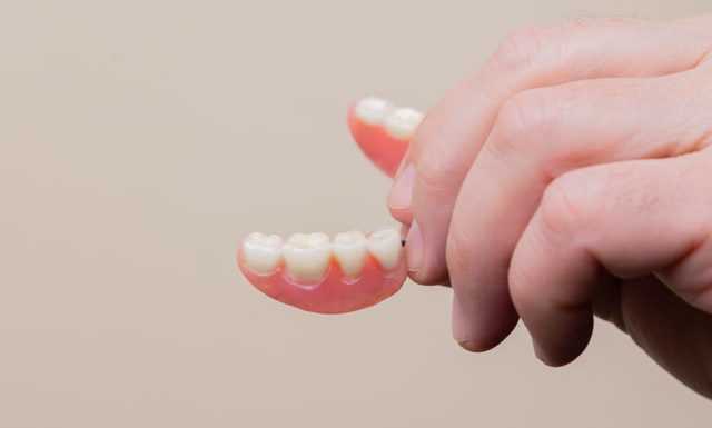 Signs That It’s Time for You to Get Your Dentures Fixed